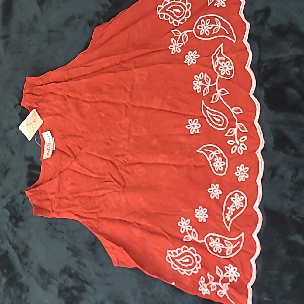 3/$15🚨WAS  $58.  Red Threads sample top nwt